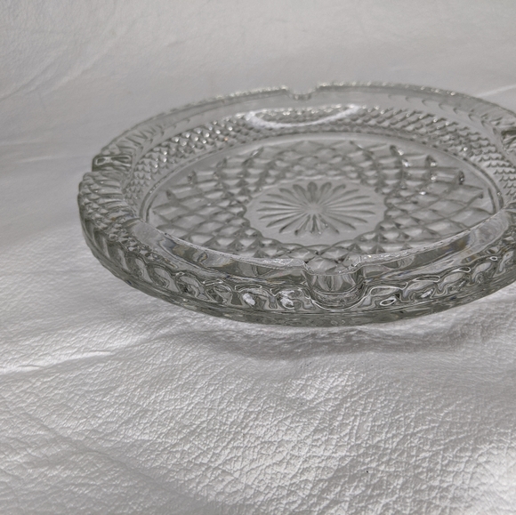 Clear Glass Ashtray - Picture 3 of 5